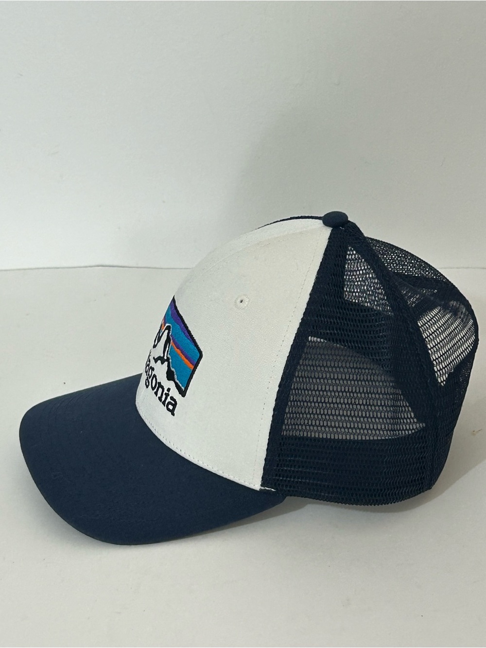 Patagonia Navy White Adjustable Trucker Hat Men One Size Casual
Spring Summer
